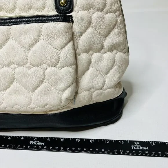 BETSEY JOHNSON WHITE AND BLACK HEART QUILTED SATCHEL HANDBAG CLASSIC - Picture 7 of 10
